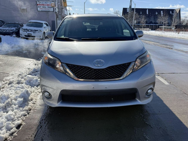 2013 Toyota Sienna 5DR V6 SE 8-PASS FWD in Cars & Trucks in Hamilton
