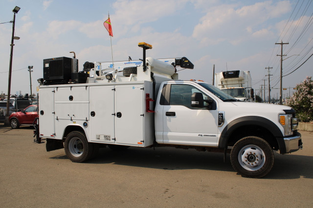 2017 Ford F-550 XLT SERVICE TRUCK WITH CRANE & COMPRESOR in Cars & Trucks in Edmonton - Image 4