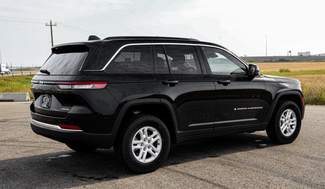 2025 Jeep Grand Cherokee Laredo in Cars & Trucks in Strathcona County - Image 4