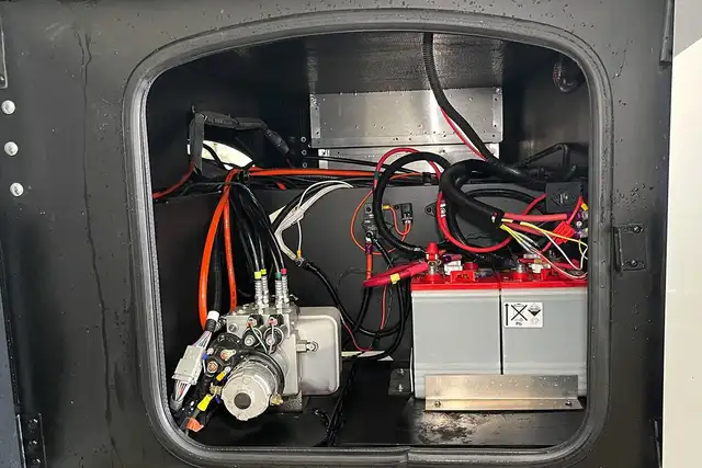 2022 Thor Miramar 35.2 – Pre-Owned Class A Motorhome.  in RVs & Motorhomes in Red Deer - Image 9