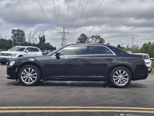 2021 Chrysler 300 Touring AWD | Leather | BSM | Heated Seats in Cars & Trucks in Guelph - Image 2