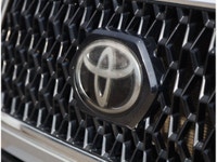 2018 TOYOTA TACOMA SR5 TRD SPORT - ONE OWNER - BACKUP CAMERA - HEATED FRONT SEATS - DUAL-CLIMATE CON... (image 7)