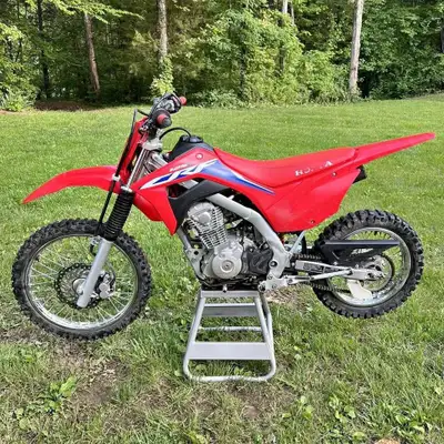 APPLY NOW: https://www.ridecollective.ca/get-pre-approved The 2022 Honda CRF250R is a competition-re...