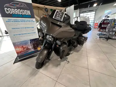14,000kmsStage 2Quick connect touring packAftermarket 12in. barsHeated grips Blacked out windshield...