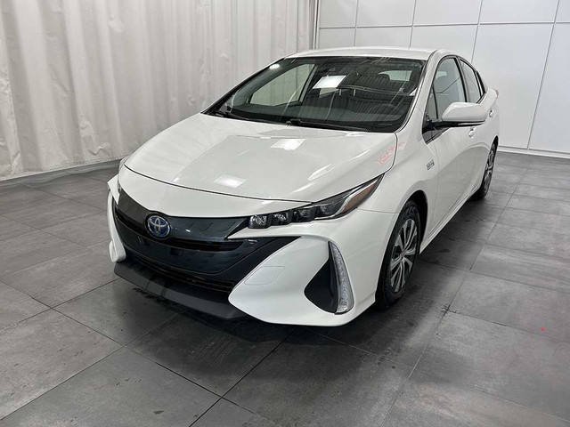 2020 Toyota Prius Prime VOLANT CHAUFFANT - SIEGES CHAUFFANTS -  in Cars & Trucks in Québec City - Image 3