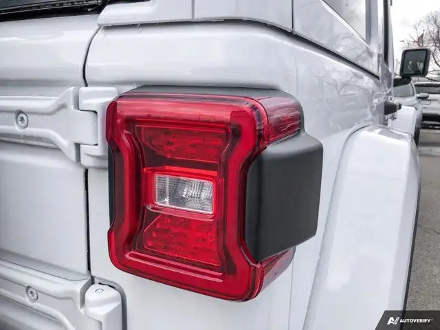 2024 Jeep Wrangler 4xe Sahara | Plug-in Hybrid | Sky One Touch dans Autos et camions dans Calgary - Image 14