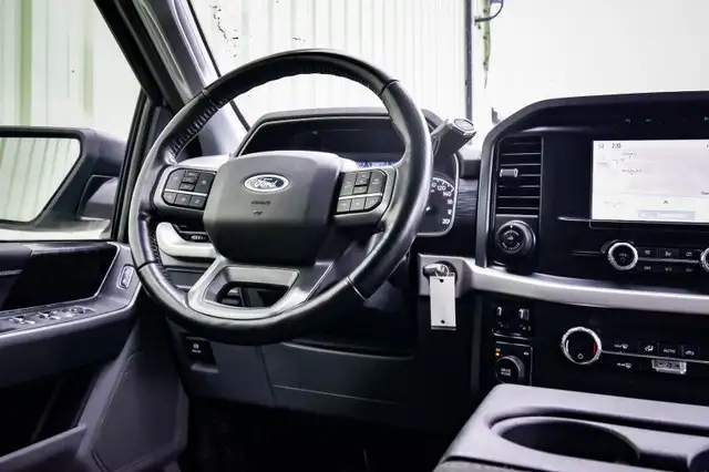 2021 Ford F-150 XLT • REMOTE START • NAV • PARK ASSIST • CP/AA in Cars & Trucks in Cornwall - Image 15