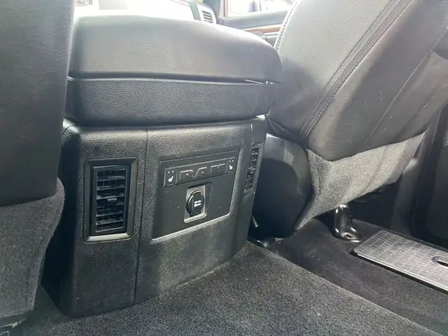2014 Ram 1500 4WD Crew Cab 140.5" Laramie in Cars & Trucks in City of Toronto - Image 14