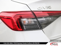 // ACCIDENT FREE!! // // SINGLE OWNER! // Discover the reliability and sporty appeal of the 2022 Hon... (image 5)