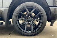 5.7 L 8 Cyl Engine Vehicle Options: Leather Interior, Panoramic Roof, Blind Spot Monitoring, Apple O... (image 8)