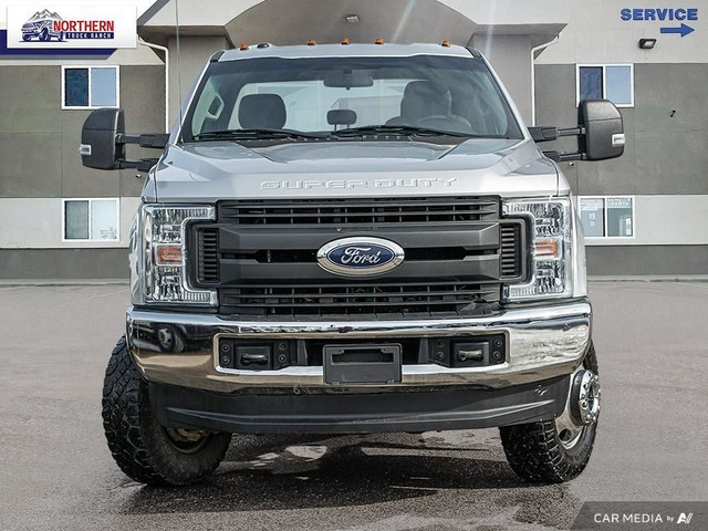 2019 Ford F-350 Chassis XLT CAB AND CHASSIS 4X4 CREW CAB in Cars & Trucks in Edmonton - Image 2
