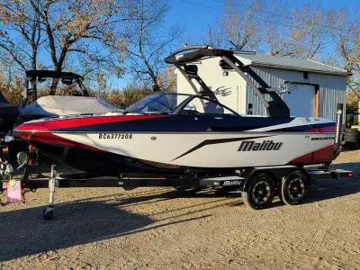 Immaculate shape! Only 195 Hours! Was $124,900 - Now Only $119,900! Financing Available OAC! 2018 Ma...