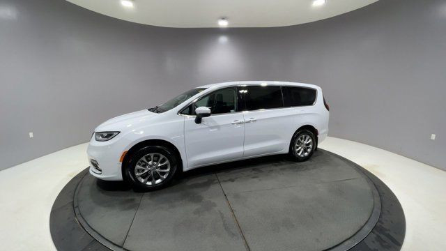 2023 Chrysler Pacifica Touring L - CLEAN CARFAX - ONE OWNER in Cars & Trucks in Strathcona County - Image 4