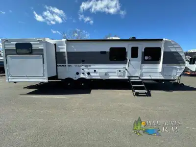 Forest River Wildwood Platinum travel trailer 31KQBTSX highlights: Spacious Bunkhouse Panoramic Wind...