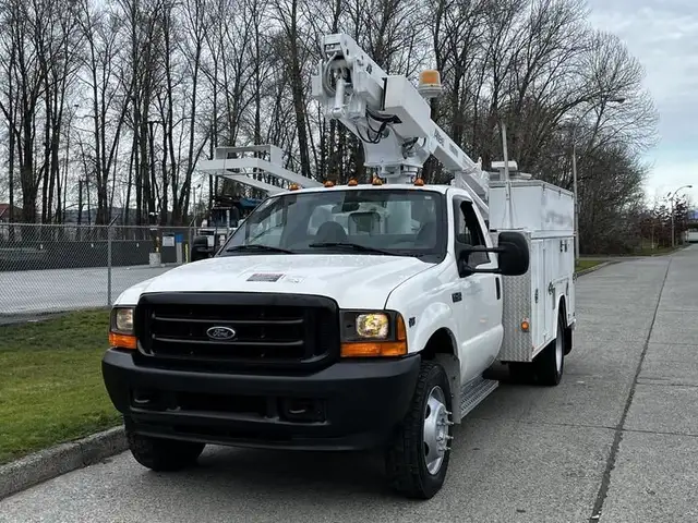 2001 ford F-450 SD Altec Service Truck Bucket Truck 2WD in Heavy Trucks in Richmond - Image 5