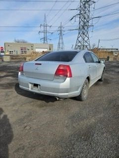  2005 Mitsubishi Galant ES in Cars & Trucks in City of Montréal - Image 4