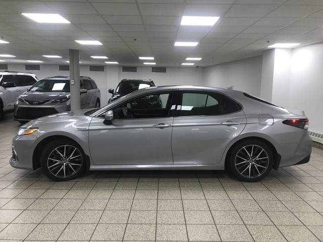 2021 Toyota Camry Hybrid XLE in Cars & Trucks in Calgary - Image 3