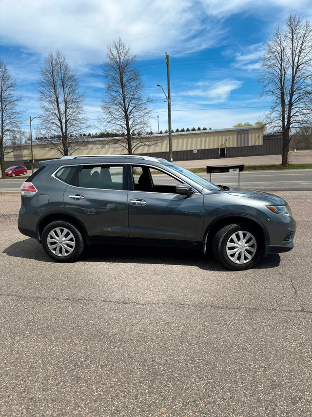 2015 Nissan Rogue SV in Cars & Trucks in Pembroke - Image 4