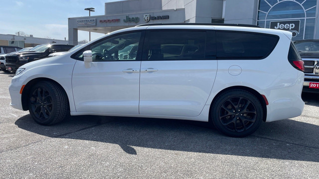 2022 Chrysler Pacifica Touring L in Cars & Trucks in Sarnia - Image 2