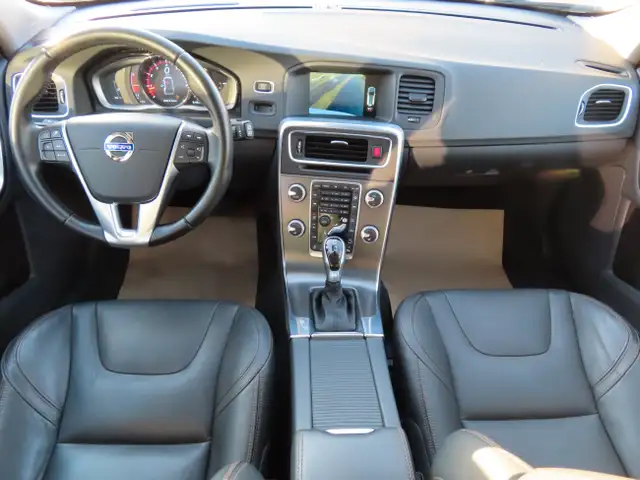 2016 Volvo V60 Cross Country T5 PREMIER PKG AWD - WAGON - LEATHE in Cars & Trucks in Oakville / Halton Region - Image 16