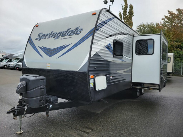 2018 KEYSTONE SPRINGDALE 240BH (FINANCING AVAILABLE) in Travel Trailers & Campers in Strathcona County - Image 3