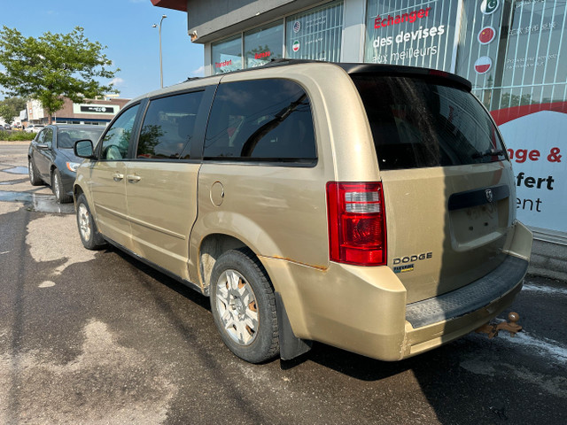 2010 Dodge Grand Caravan in Cars & Trucks in City of Montréal - Image 3