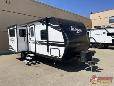 Specifications and Features: Length (ft): 25'11 Height (ft): 10'5 Interior Height (ft): 6'6 Dry Weig...