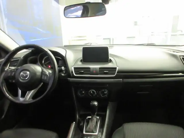 MAZDA 3 2015 GS AUTOMATIQUE SIEGES CHAUFFANT CAMERA PUSH START in Cars & Trucks in Lévis - Image 17