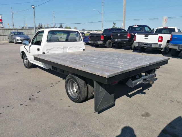 1989 Toyota Tacoma DUALLY*FLAT DECK*ONLY 58,000 MILES*NEW TIRES* in Cars & Trucks in London - Image 3