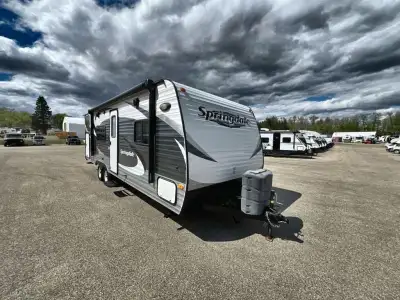 This Keystone Springdale features a rear corner bath, a double bed with bunk above, plus so much mor...