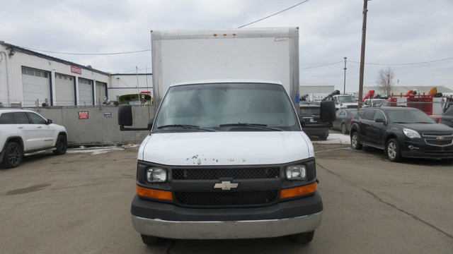 2009 CHEVY Express 3500 16 FT CUBE VAN in Heavy Equipment in Vancouver - Image 3