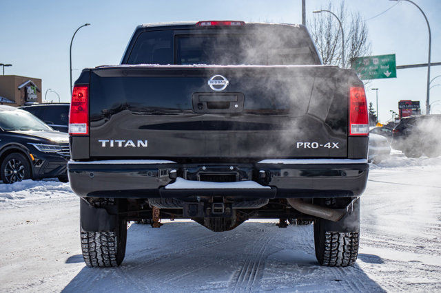 2015 Nissan Titan 4WD Crew Cab PRO-4X | LEATHER | HEATED SEATS in Cars & Trucks in Edmonton - Image 4