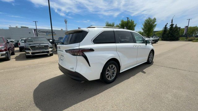 2023 Toyota Sienna LE | Heated Seats | Apple CarPlay in Cars & Trucks in Edmonton - Image 3