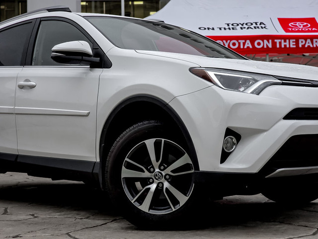 2018 Toyota RAV4 FWD XLE in Cars & Trucks in City of Toronto - Image 3