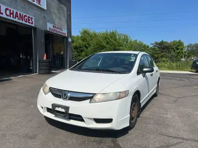 2011 Honda Civic DX-G • 245 106 km • $6 900 +HST/lic 1.8-L 4-cyl • 5-speed automatic • FWD • A/C • P...