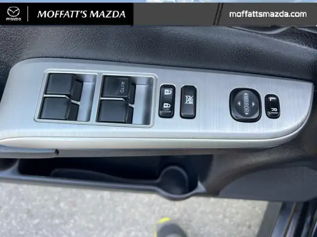 2014 Toyota Camry SE dans Autos et camions dans Barrie - Image 30