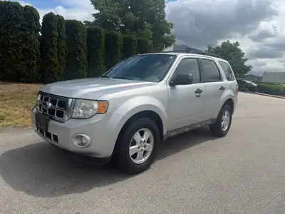2009 Ford Escape XLT 4x4 All-Wheel Confidence, Utility, and BC Local The 2009 Ford Escape XLT 4x4 is...