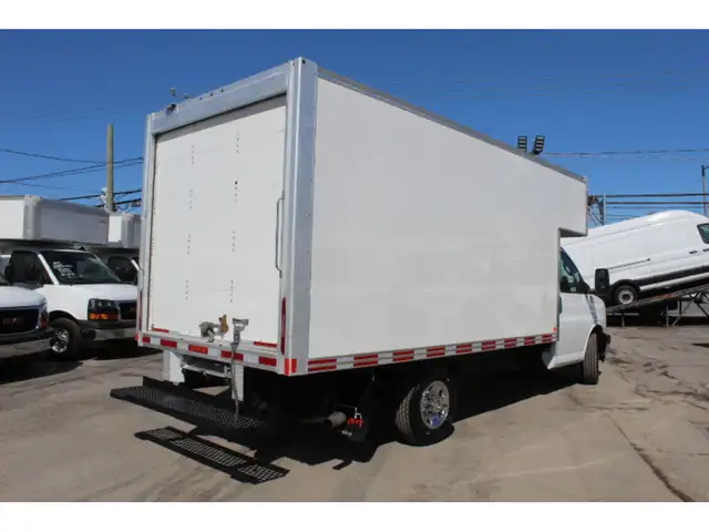 2019 GMC Savana CUBE 14 PIEDS + DECK ROUE SIMPLE 6.0 LITRES GARA in Cars & Trucks in Laval / North Shore - Image 11