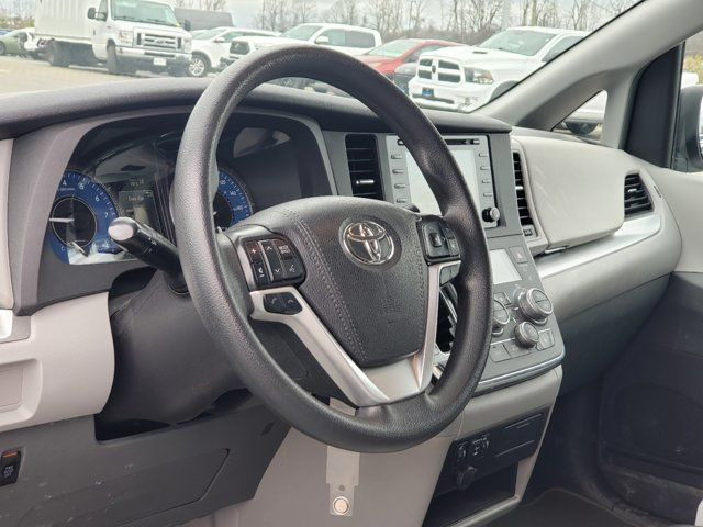 2019 Toyota Sienna LE Remote Start, Heated Seats, Radar Cruise in Cars & Trucks in Guelph - Image 2