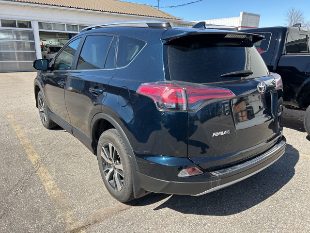 2018 Toyota RAV4 XLE in Cars & Trucks in Grand Bend - Image 4