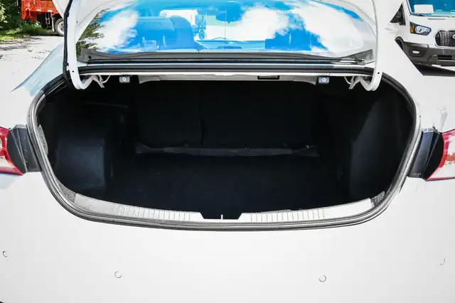 2023 Chevrolet Malibu LT • SUNROOF • HEATED SEATS • CP/AA in Cars & Trucks in Kingston - Image 9