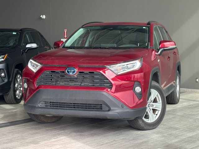 2020 Toyota RAV4 Hybrid XLE | Sunroof | Heated Seats in Cars & Trucks in Edmonton - Image 4