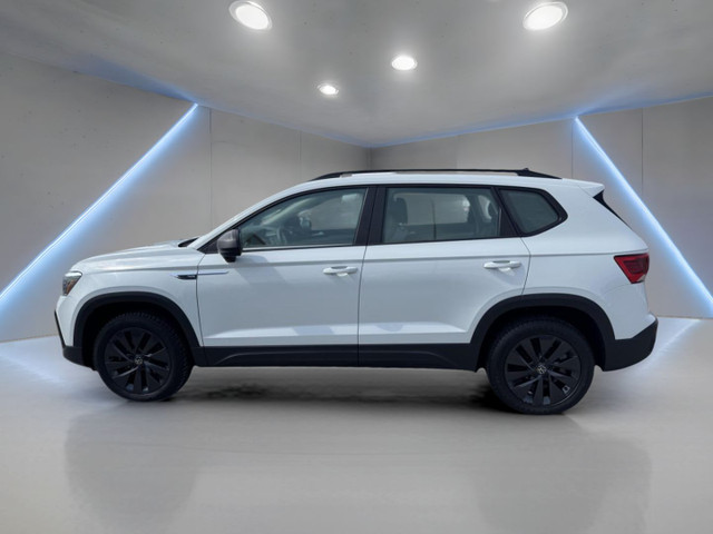2022 Volkswagen Taos Trendline in Cars & Trucks in Markham / York Region - Image 2