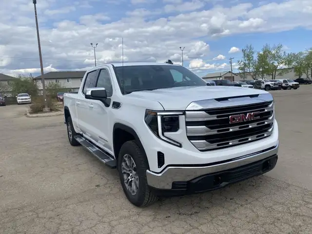 2025 GMC Sierra 1500 Crew Cab Standard Box 4-Wheel Drive SLE for in Cars & Trucks in Grande Prairie - Image 4