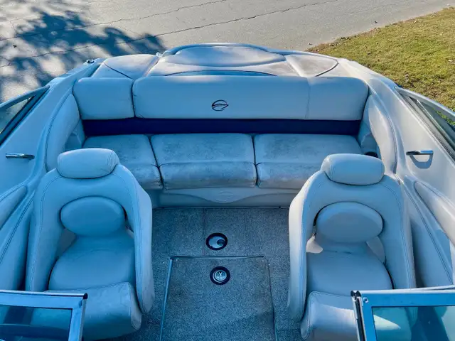 2006 CROWNLINE 200 in Powerboats & Motorboats in Sherbrooke - Image 7