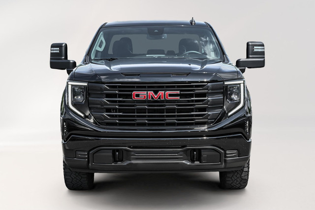 2023 GMC Sierra 1500 Pro | Crew Cab | Graphite Edition | X31 OFF in Cars & Trucks in Longueuil / South Shore - Image 2