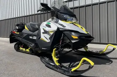 BLAZE A FROZEN TRAIL WITH THE SKI-DOO MXZ X ROTAX 600 H.O E-TEC PAYMENTS ONLY $114 BI-WEEKLY OAC!! A...