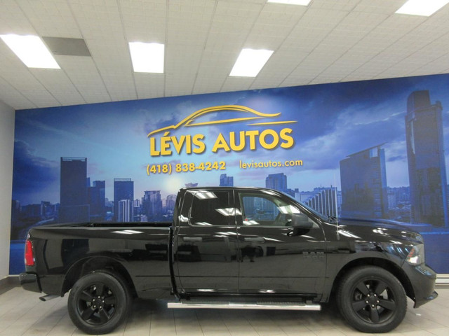 RAM 1500 CLASSIC 2023 EXPRESS V6 3.6L 4X4 QUAD-CAB BOITE 6'4" 54 in Cars & Trucks in Lévis