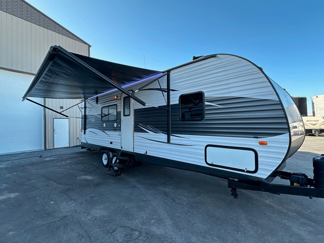 2016 Palomino Puma XLE 25FBC - COMING SOON in Travel Trailers & Campers in St. Albert - Image 2