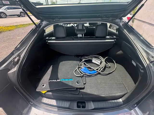 2020 Toyota Prius Prime XLE dans Autos et camions dans Ottawa - Image 34